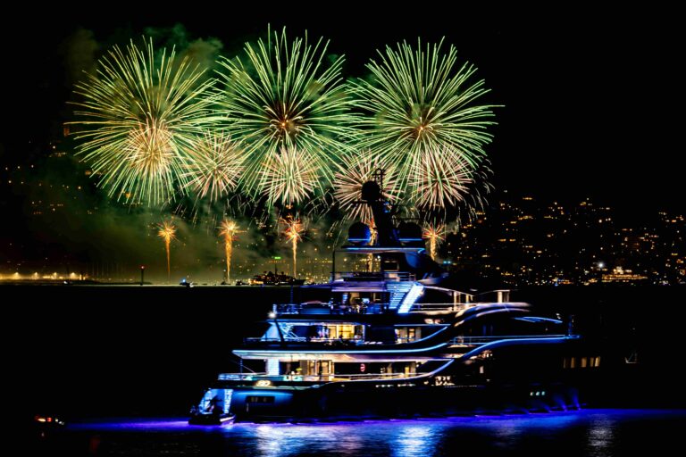 Host a Stylish New Year’s Yacht Party with a Personal Theme