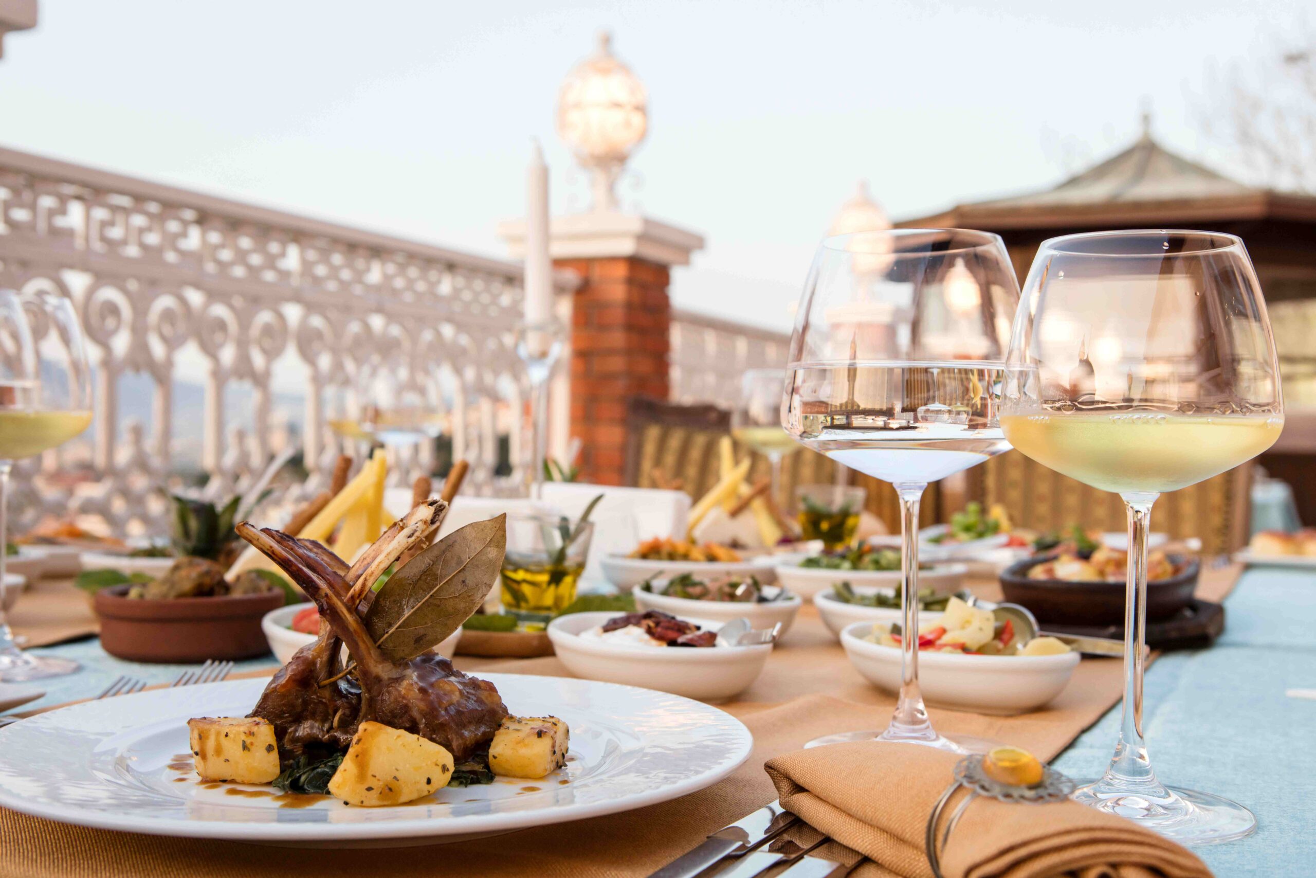 A Food Lover’s Guide to the Best Lunches in Dubai